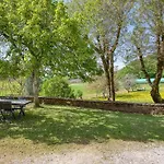 Дом отдыха Paisible Proche Sarlat Avec Animaux Et Jardin - Fr-1-616-295